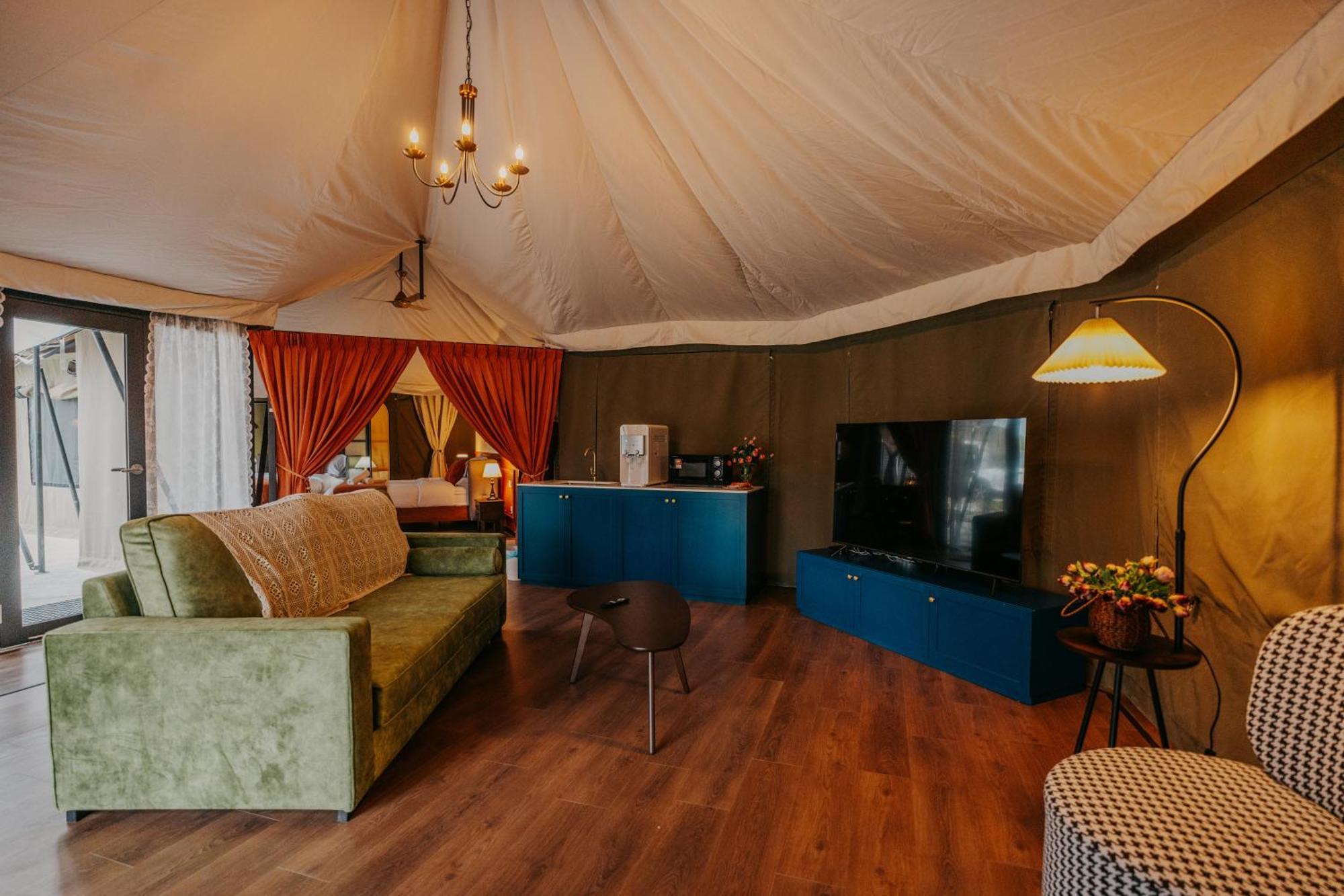 Kmah@somermansion Luxury tent